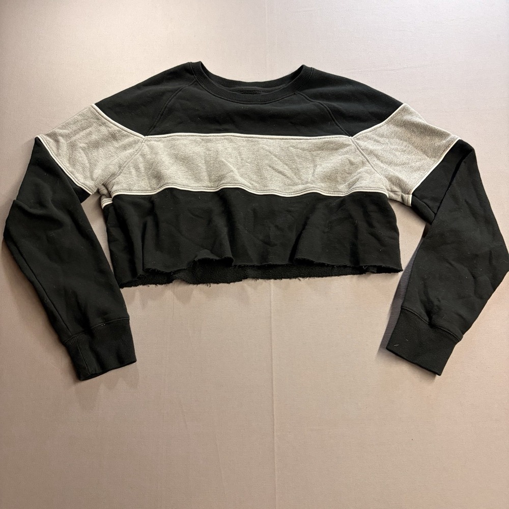 Goodfellow & Co Cropped Sweatshirt Large Black Gray Colorblock Fleece Pullover